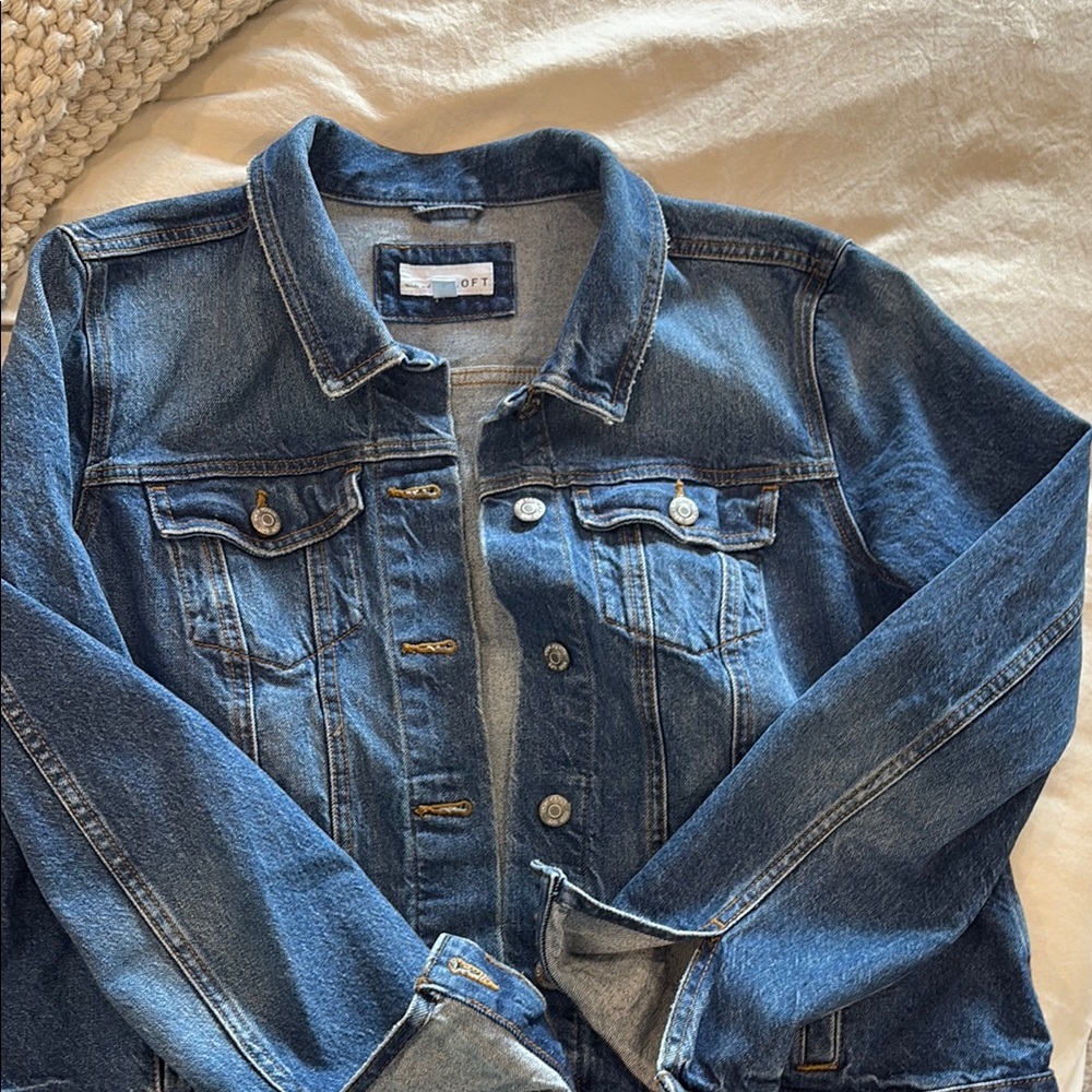 LOFT women’s Denim Jacket with Button Details-size Large